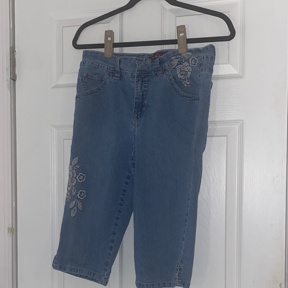 Embroidered Blue Women's Capri Jeans